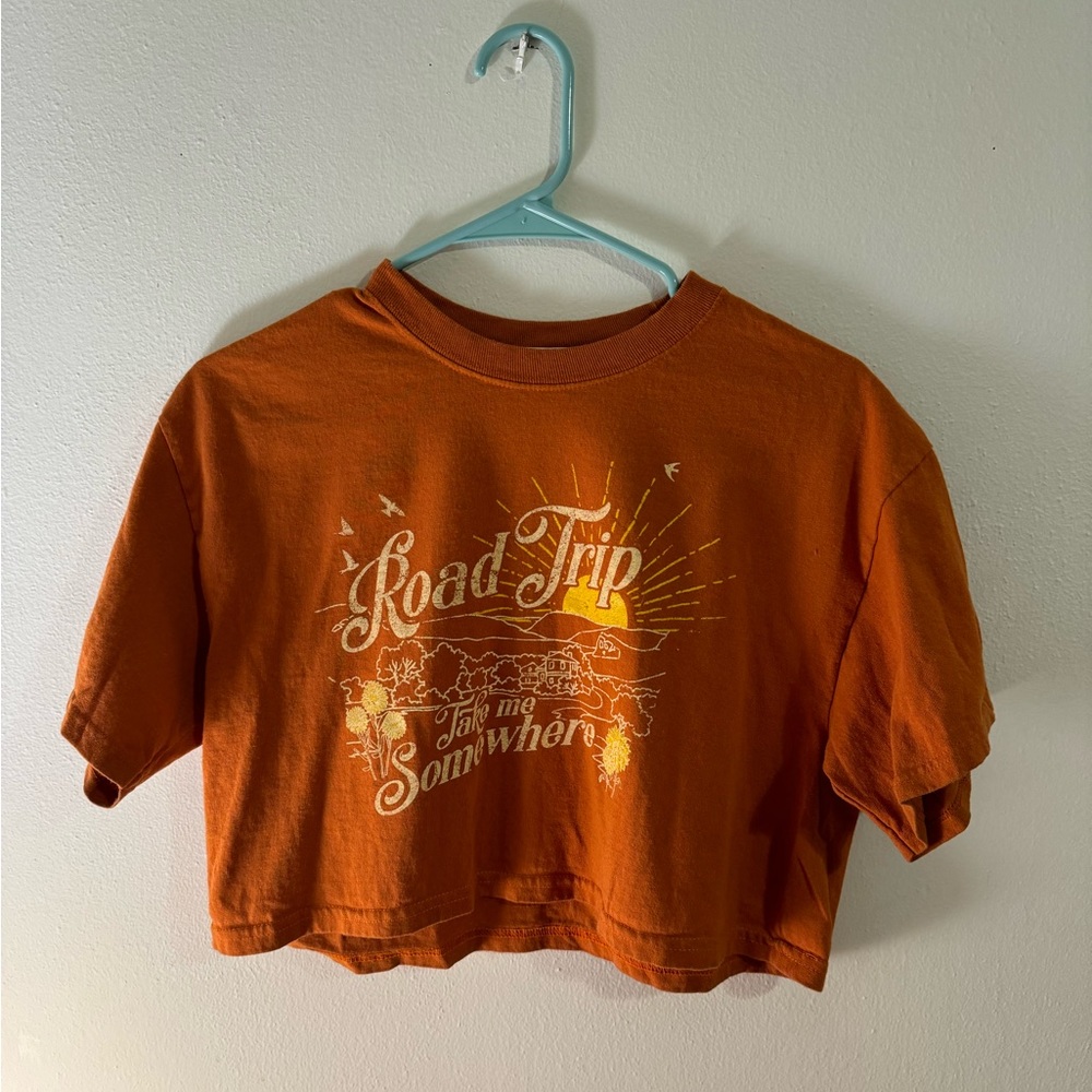 Graphic cropped tshirt